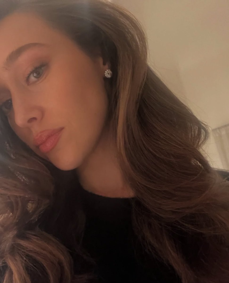 Debnam-Carey Files (@alyciafiles) on Twitter photo 