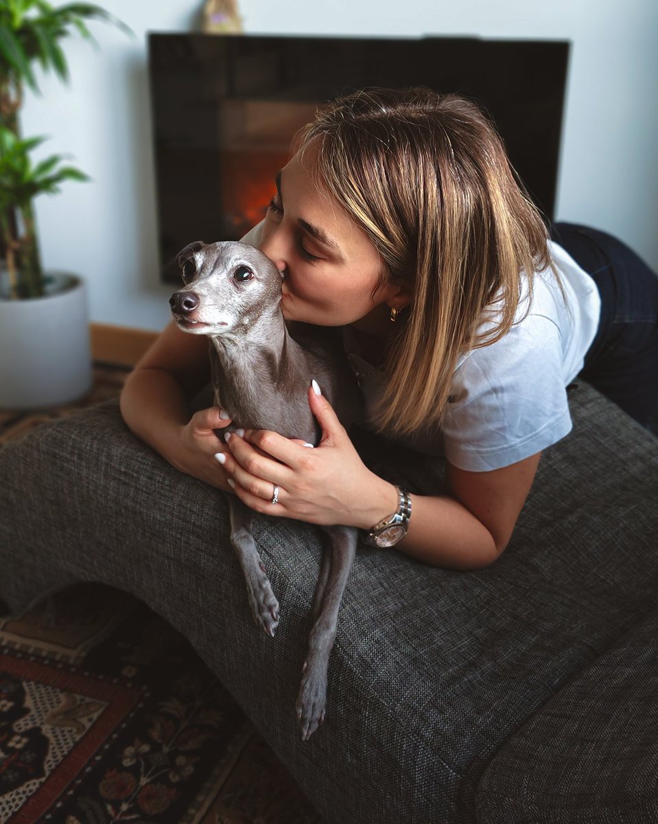 ZEISS Camera Lenses (@zeisslenses) on Twitter photo The simplest joys—just you, your pet, and cuddle time. 🐾💖
Captured by photographer Gabriel Santos with the <a href="/Vivo_GLOBAL/">vivo Global</a> #V50 and its #ZEISS Multi-Focal Portrait Feature.
📸 Submit your portrait to the vivo #VISION+ PhotoAwards now: visionplus.vivo.com/photoawards The simplest joys—just you, your pet, and cuddle time. 🐾💖
Captured by photographer Gabriel Santos with the <a href="/Vivo_GLOBAL/">vivo Global</a> #V50 and its #ZEISS Multi-Focal Portrait Feature.
📸 Submit your portrait to the vivo #VISION+ PhotoAwards now: visionplus.vivo.com/photoawards