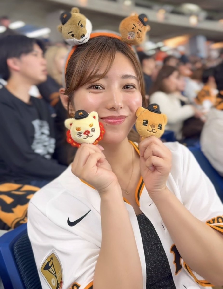 YumenoShirato's tweet image. 現地観戦!うさほー🐰🧡
私が見に行く時、いっつも先発陣が活躍してくれる😭
岡本選手と大城選手のホームラン⚾️
サイコーでした🔥🔥
今日発売のパペットシリーズ新作
どれも激かわでした🧸
カチューシャ選ぶの楽しすぎるっ!
#巨人 #giants
#井上温人 #岡本和真 #大城卓三