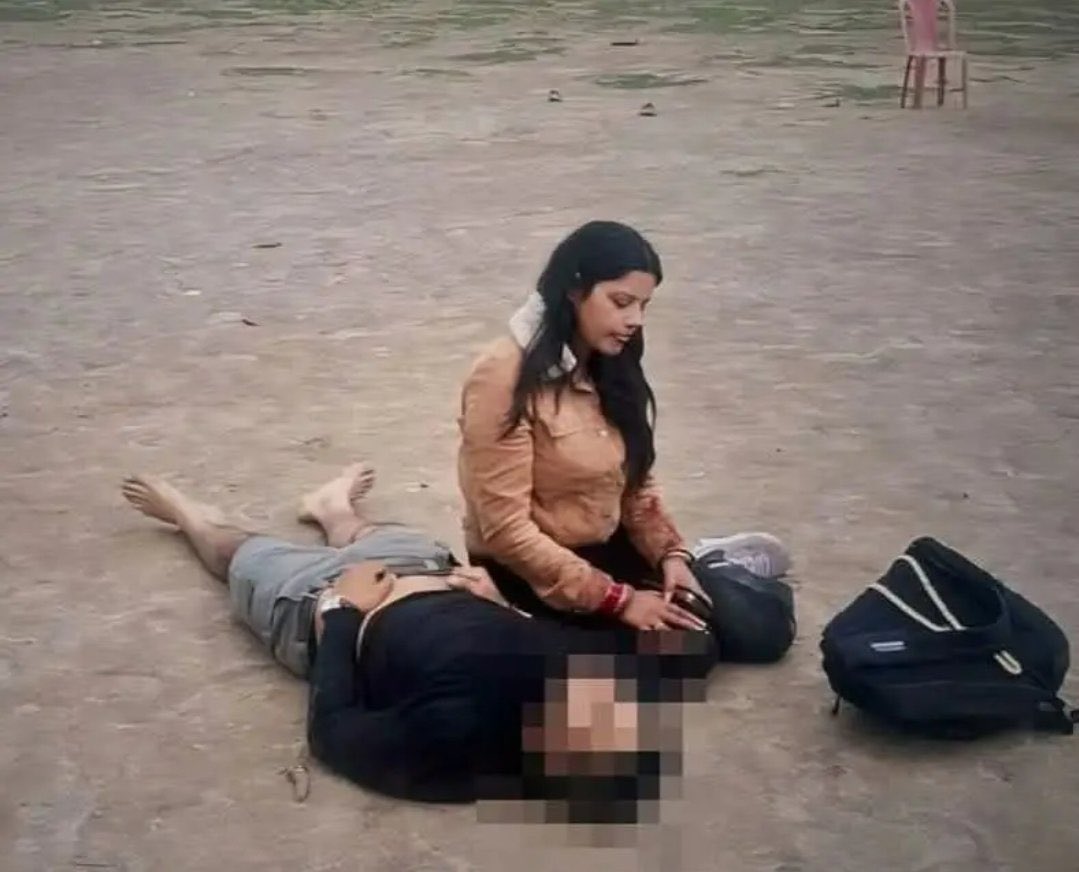 yuva_mumbai_'s tweet image. &quot;जिस हाथ में सत्ता सौंपी है वो जीवन के सौदेबाज़ है..बड़बोले है खोखले है..
पत्निओं के सामने पातियो को गोली मारी गई.. ये बुदजिली हमारे माथे पे लाचार लिख गई..
क्या सिस्टम भरोषे लायक है क्या हम अब भी सुरक्षित हांथो में है में.??
#phelgam