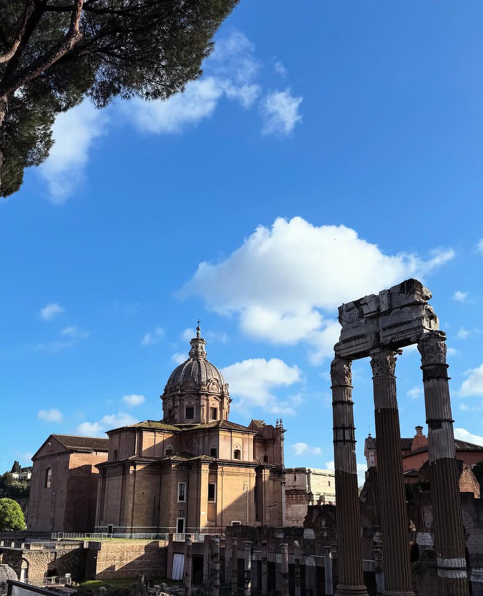 HydTimes's tweet photo. Vishwak Sen soaks in the charm of Italy,shares enchanting glimpses from his European getaway
.
.
#vishwaksen
#tollywood
#celeb
#europe
#tripin
#glimpse
#vacations https://t.co/6ohqGaLXh7