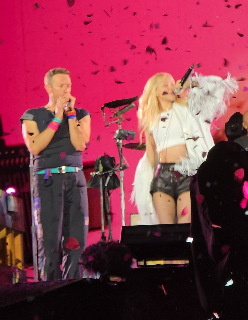 rosedailypics's tweet image. #ROSÉxCOLDPLAY #ROSÉ