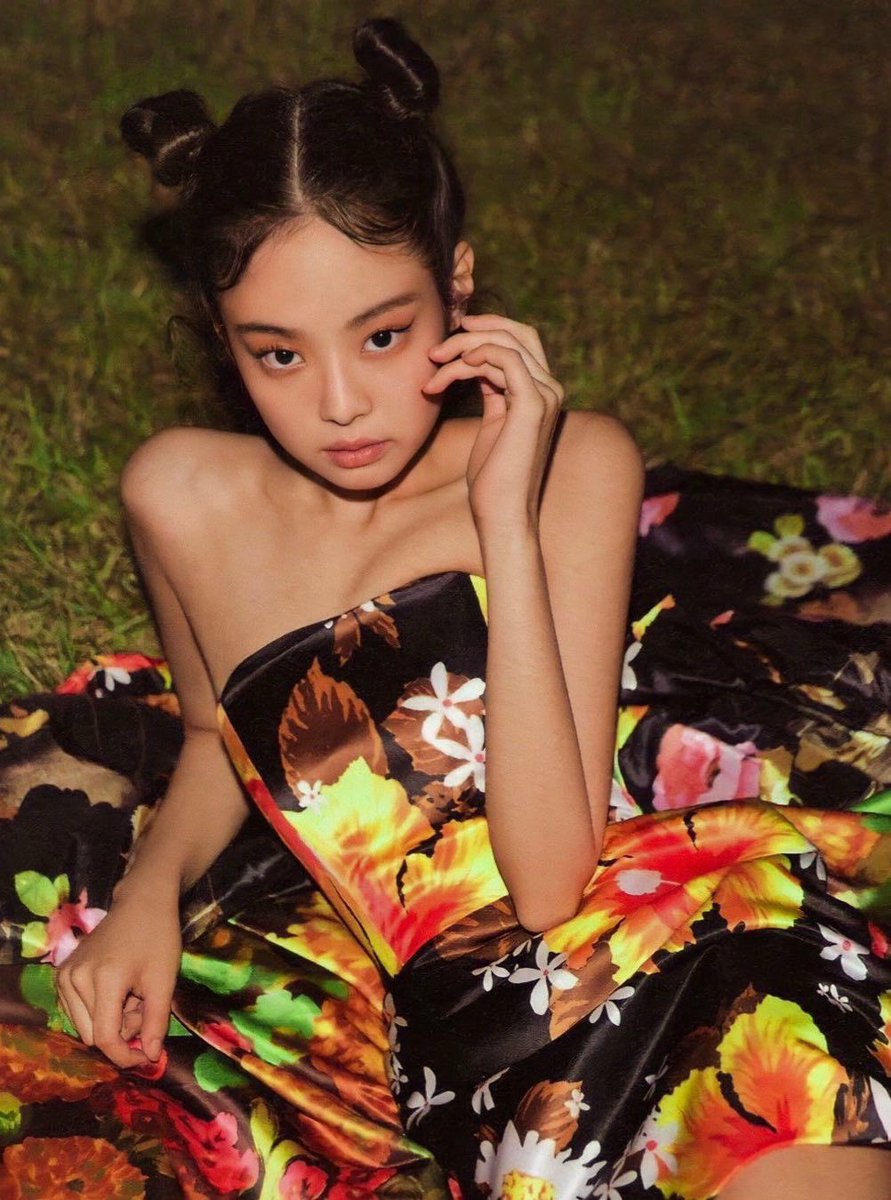 jenniescharts's tweet photo. “like JENNIE” becomes the first solo song of a BLACKPINK member to reach #1 on MelOn Top 100 since her own “SOLO” https://t.co/4INx3YKK0B
