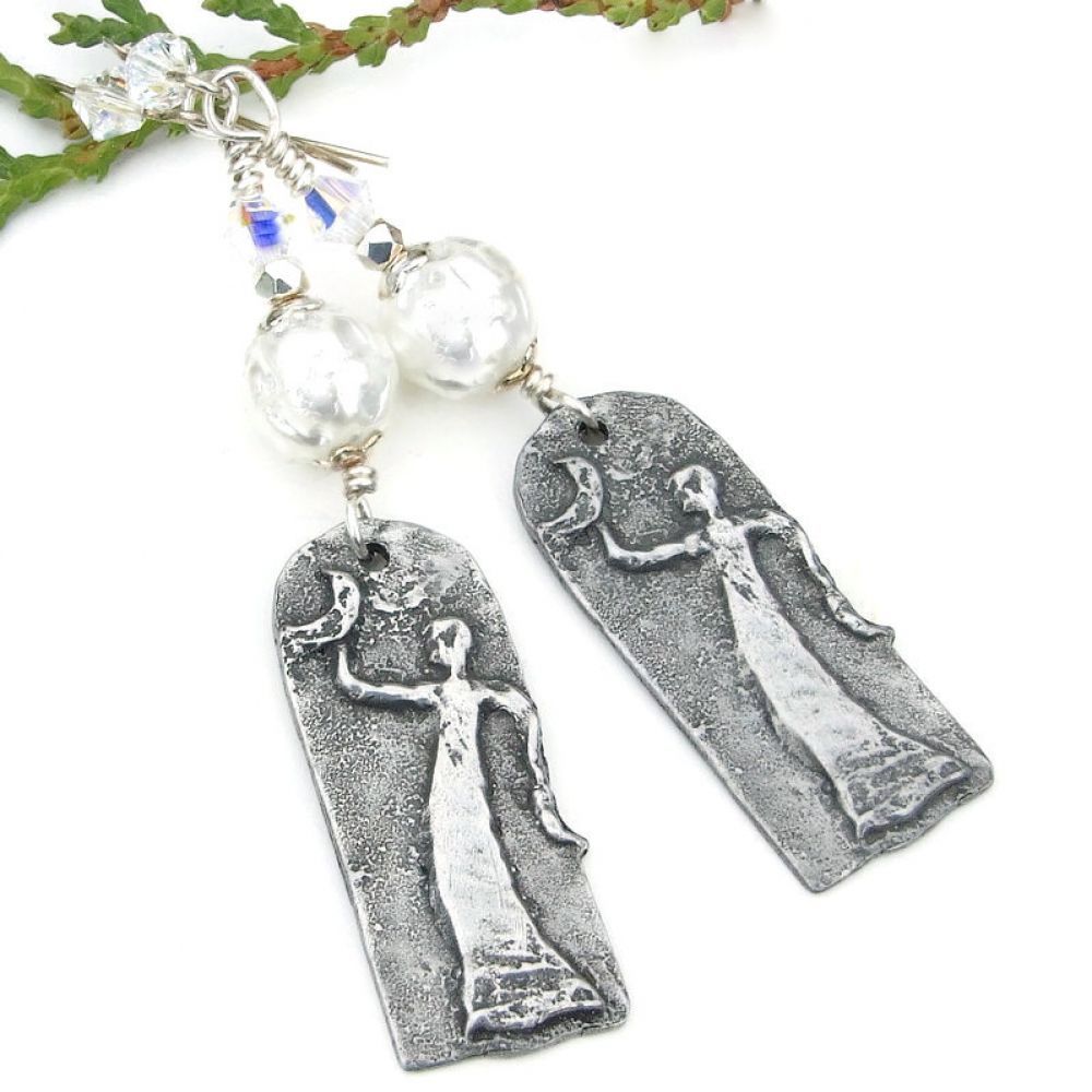 ShadowDogDesign's tweet photo. Artisan Pewter #Moon #Lady Charm #Earrings w/ #White Czech Baroque #Pearls & #Swarovski Crystals! via @ShadowDogDesign #ShopSmall #MothersDay #MoonLady #HandmadeEarrings https://t.co/gOmPfz5wwT https://t.co/mxVuAPL0ME