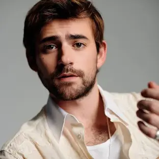 merlinpapin3's tweet photo. .@FredOL69007 On souhaite un Bon Anniversaire à #CharlieRowe qui a 29 ans on peut le voir dans
Gigi et Nate
Neverland
Salvation
Sur la terre des Dinosaures
Angelyne
Vanity fair
Auprès de moi Toujours
Good Morning England
Rocketman https://t.co/rNUEV0bA22