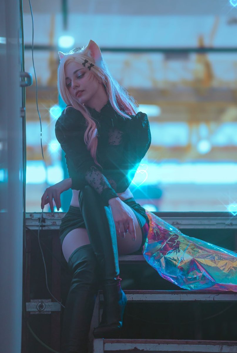 🩷I’m doing damage🩷
🦊Went just how I planned it 🦊

Photos  by Evelynn ( @thelematherion ) during our last performance. 
#KDA #Ahri