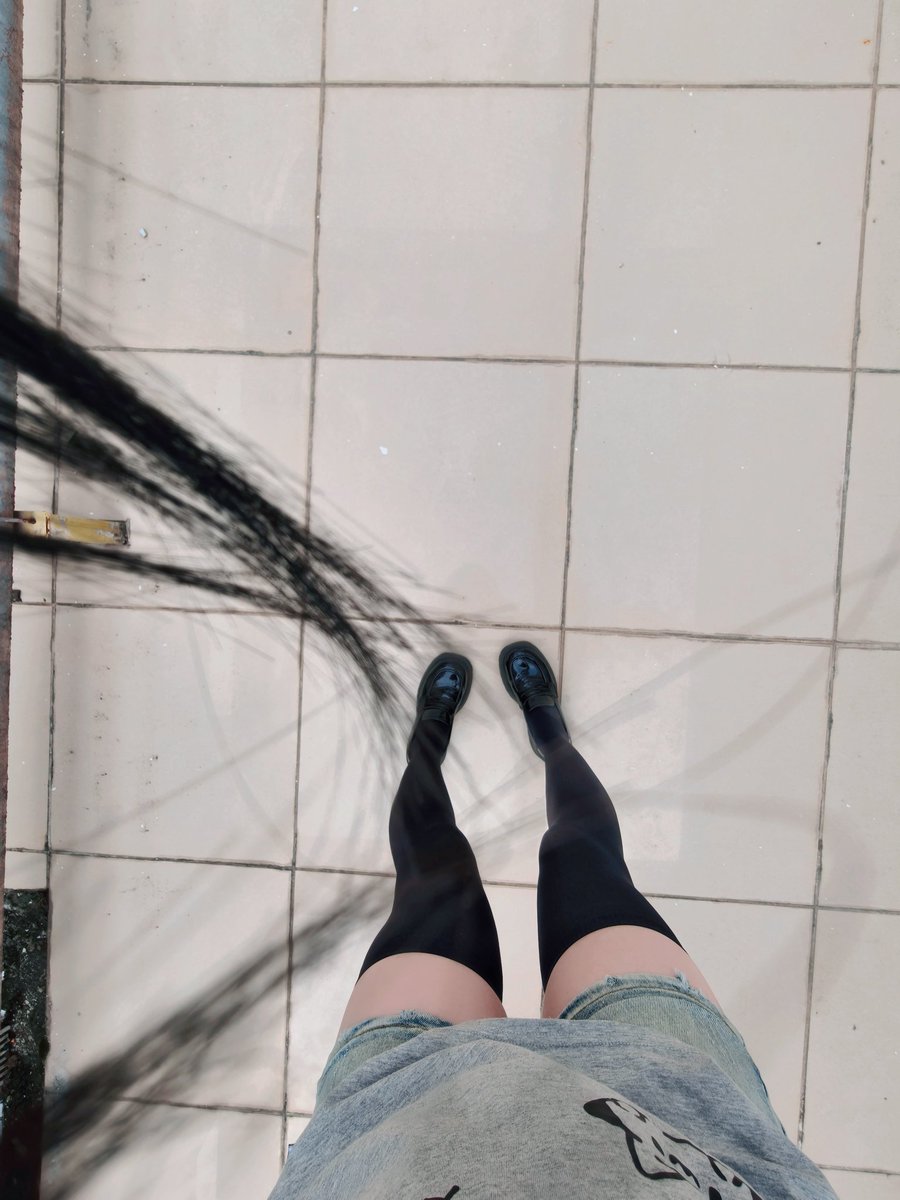 就算是穿紧身的热裤出门也是看不出来有牛牛😖😖 #伪娘 #男娘cd #男の娘 #tomboy