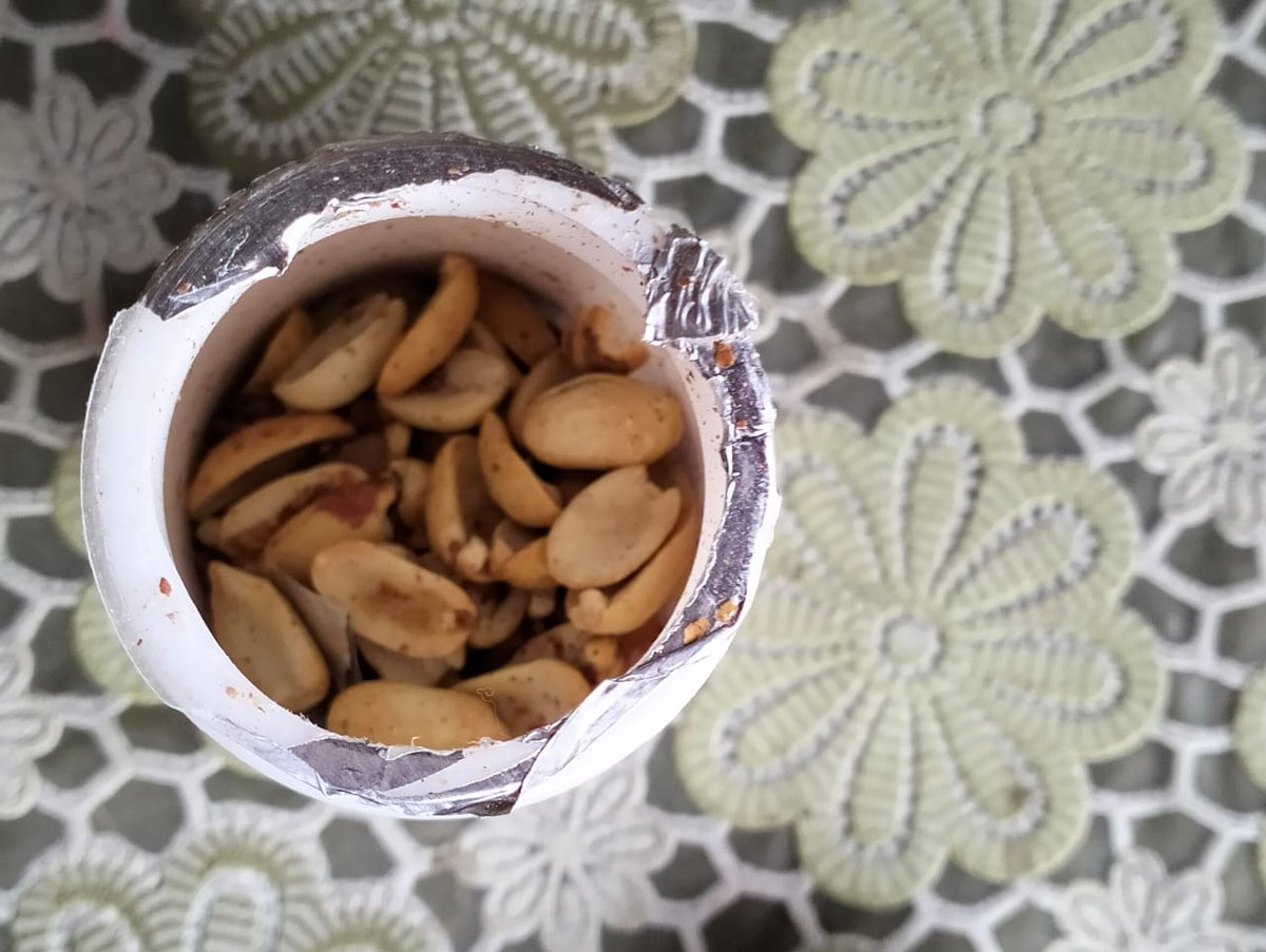 Bivaash's tweet photo. @flipkartsupport Shocking to see such frauds going on in this era. Ordered HerbalLife Joint Support capsules, received peanuts in it. Its so humiliating.I normally avoid flipkart and choose Amazon, thanks for validating my hypothesis that Flipkart has detoriated to the next level https://t.co/IFPbFfE2RF