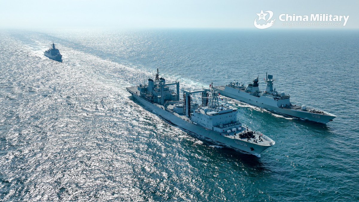 ChinaMilBugle's tweet photo. #ReplenishmentAtSea: #Photos show comprehensive supply ship Taihu (Hull 889) and other #warships attached to a naval combat support ship flotilla under Chinese #PLA #NorthernTheaterCommand conducting replenishment-at-sea during a training exercise in early April. #ChinaNavy https://t.co/QWH1bXOpN4