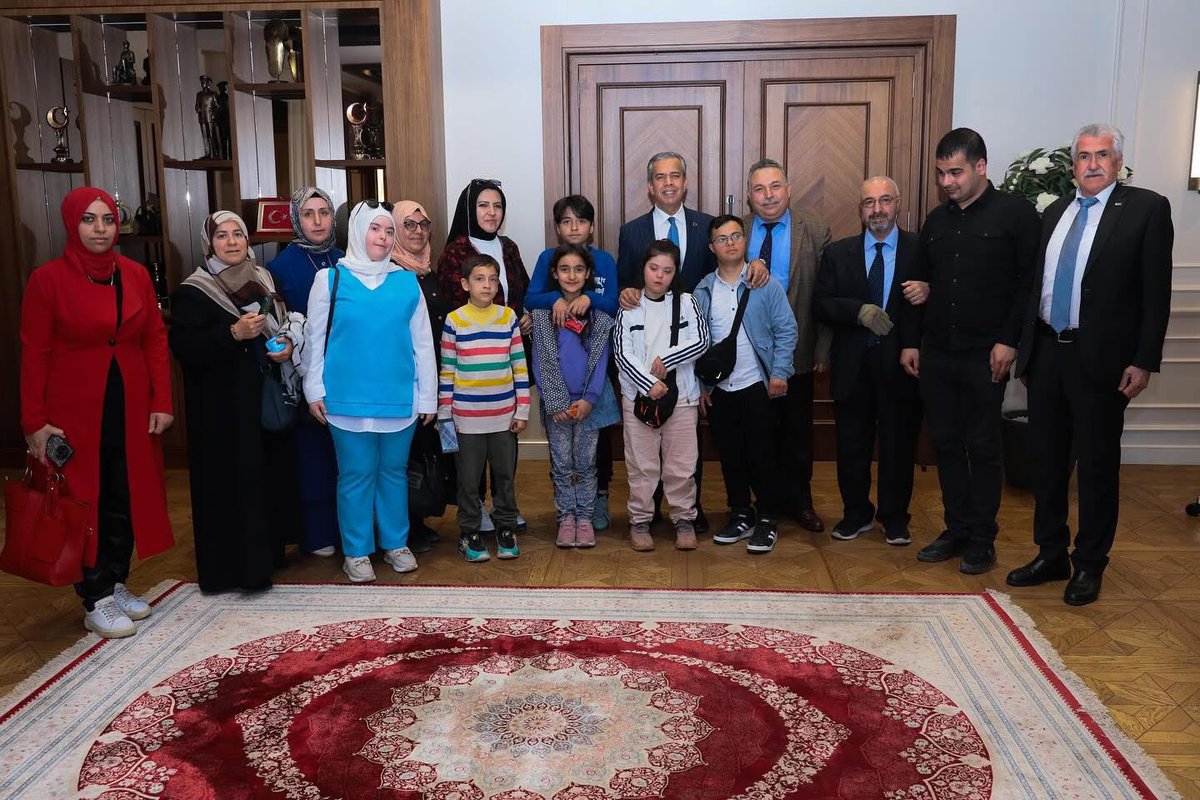 PolatliBeyazay's tweet photo. 🇹🇷
Beyazay Polatlı olarak  Ulusal Egem ve Çocuk Bayramı dolayısıyla @PolatliBeltr Başk sn @m_yildizkaya ziyaret gerçekleştirdik. ziyarette başkanımız görevini  Buğlem Uçman başk devrederek; yarınlarımızın ışığı evlatlarımızla birlikte 23 Nisan coşkumuza ortak oldu. @lokmanayva https://t.co/IokM9eFhAT