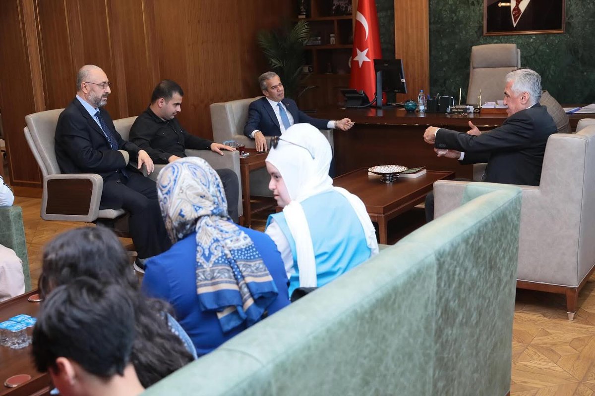 PolatliBeyazay's tweet photo. 🇹🇷
Beyazay Polatlı olarak  Ulusal Egem ve Çocuk Bayramı dolayısıyla @PolatliBeltr Başk sn @m_yildizkaya ziyaret gerçekleştirdik. ziyarette başkanımız görevini  Buğlem Uçman başk devrederek; yarınlarımızın ışığı evlatlarımızla birlikte 23 Nisan coşkumuza ortak oldu. @lokmanayva https://t.co/IokM9eFhAT