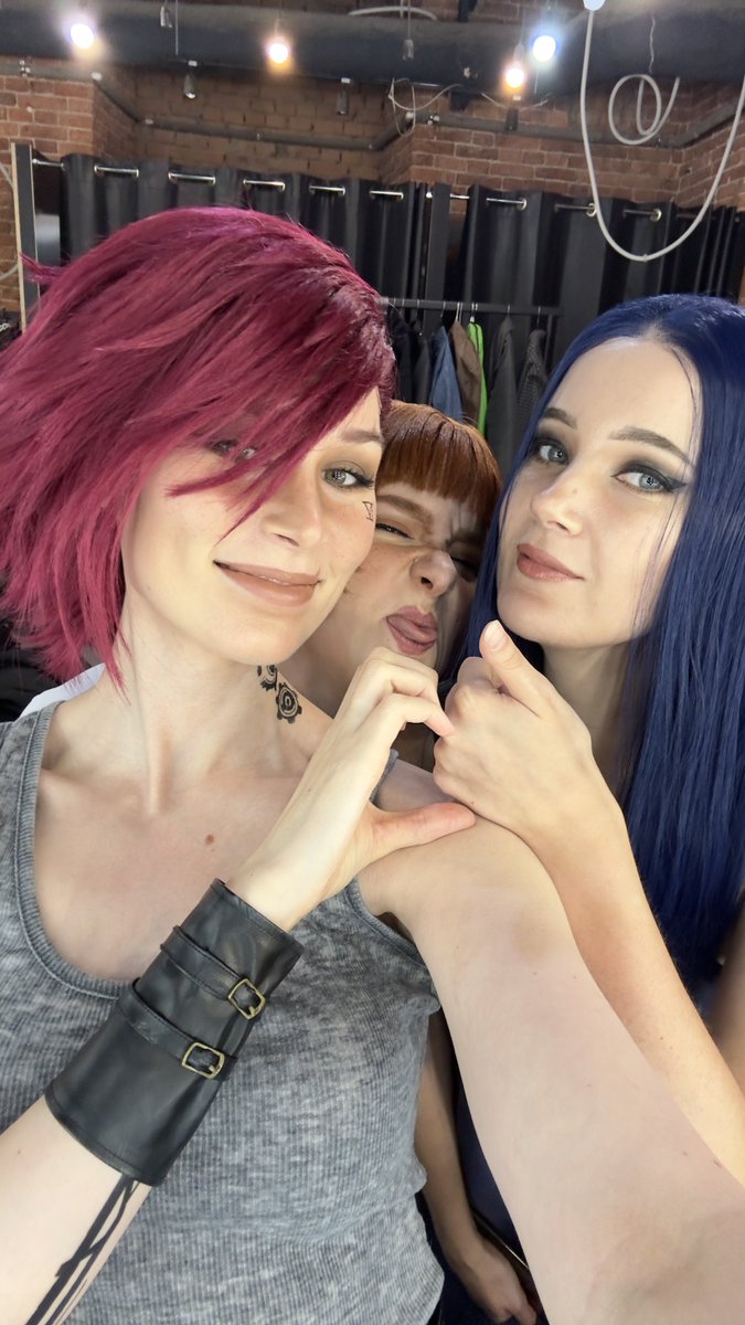 our photo shoot in a nutshell 😆
Caitlyn @KsanaStankevich 
Maddie <a href="/VicontD/">Сейлор Крыса💫</a>