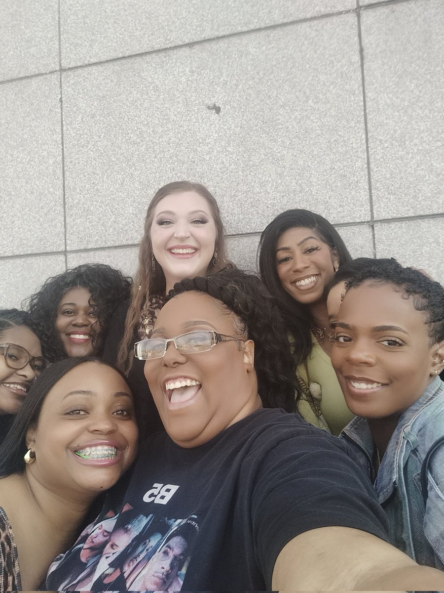 QueenCre's tweet photo. @El Club In Detroit met some amazing people https://t.co/q1LmiIyLdR