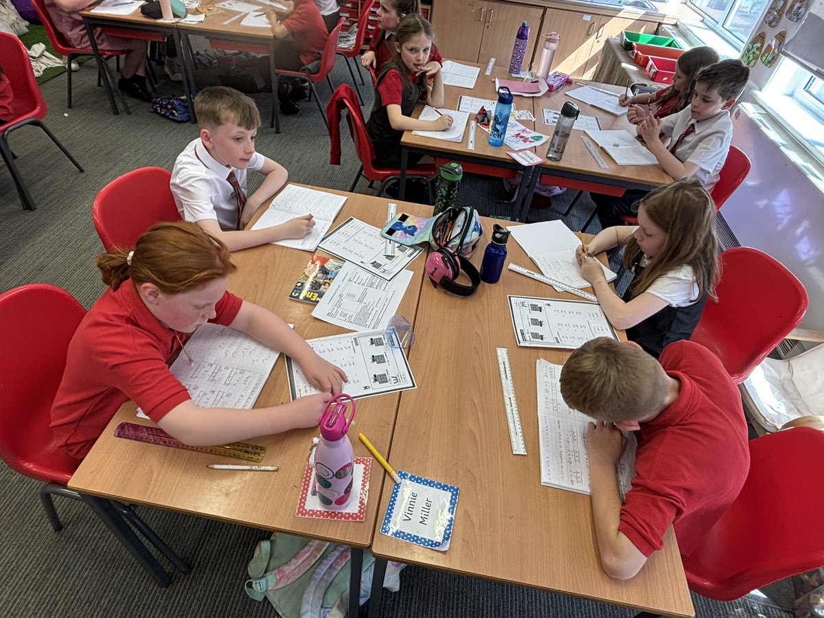 InverkipPrimary's tweet photo. P4a have been learning to multiply 3 digit numbers today. #MathsWizards ๐ฅฐ๐ซถ๐ผ๐ https://t.co/AFd977sxFx