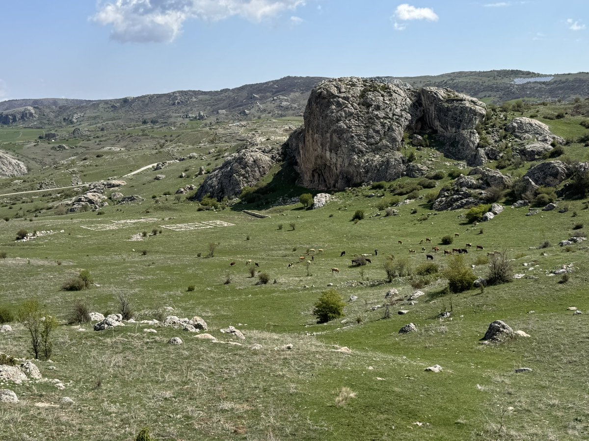 Wandered through the ancient ruins of #Hattuşa, once the heart of the #Hittite empire. No ropes, no crowds—just the freedom to roam a 3,500-year-old city and imagine the lives once lived in this vast #Anatolian landscape.