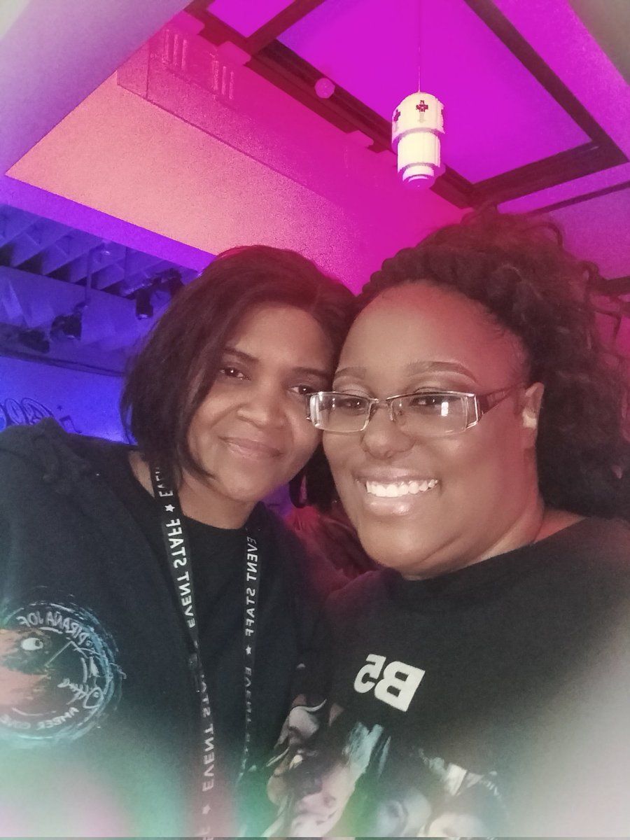 QueenCre's tweet photo. When I say this Lady here is by far one of the chillest Mom's I've ever met, Her spirit is amazing and thank you Mama A for getting the Boys or Men now to sign my posters Love you. #B520YearConcert https://t.co/8Y7s72pKx3