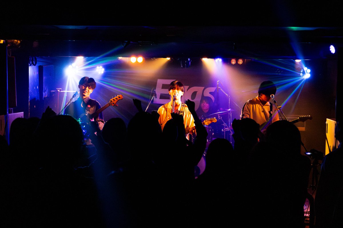 Eggs公式 (@eggs_music) on Twitter photo /
#Eggsレコメンライブ Vol.23
📢ライブ速報📢
\
PURPLE BUBBLE <a href="/PURPLEBUBBLE24_/">PURPLE BUBBLE (パープルバブル)</a>
1. 揺れ動く世界
2. クラルテ
3. ノープラン
4. 愛の天秤
5. dot city
6. ナツメグ
#eggsmu /
#Eggsレコメンライブ Vol.23
📢ライブ速報📢
\
PURPLE BUBBLE <a href="/PURPLEBUBBLE24_/">PURPLE BUBBLE (パープルバブル)</a>
1. 揺れ動く世界
2. クラルテ
3. ノープラン
4. 愛の天秤
5. dot city
6. ナツメグ
#eggsmu