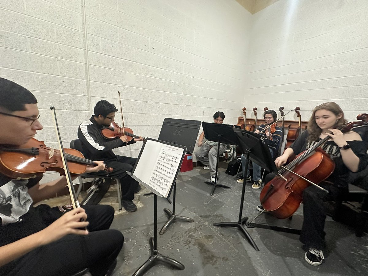 Mr. Feigenbaum’s Orchestras (@ohs_orchestra_) on Twitter photo OHS Quintet rehearsing for their concert April 23, 2025! They sound incredible!
<a href="/OUFSD_Arts/">Kate Mathews</a> OHS Quintet rehearsing for their concert April 23, 2025! They sound incredible!
<a href="/OUFSD_Arts/">Kate Mathews</a>