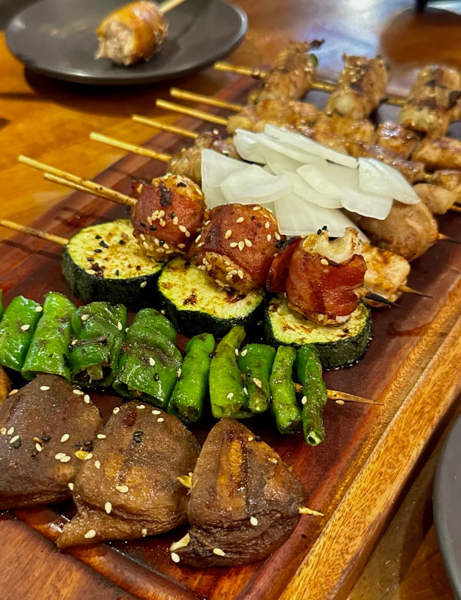 焼き物の宴！🥓🍢🍄 野菜と肉巻きの組み合わせ、美味しすぎて止まらない！🔥 お腹空いた人は急いで来てね！😋