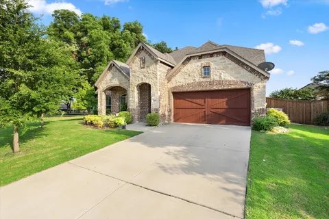 Please share: Home for Sale with a pool. “ASSUMABLE MORTGAGE RATE OF BELOW 3%” Option to various options to sell. Please share and message me for more information. ⁦<a href="/kristismith04/">Kristi Smith</a>⁩