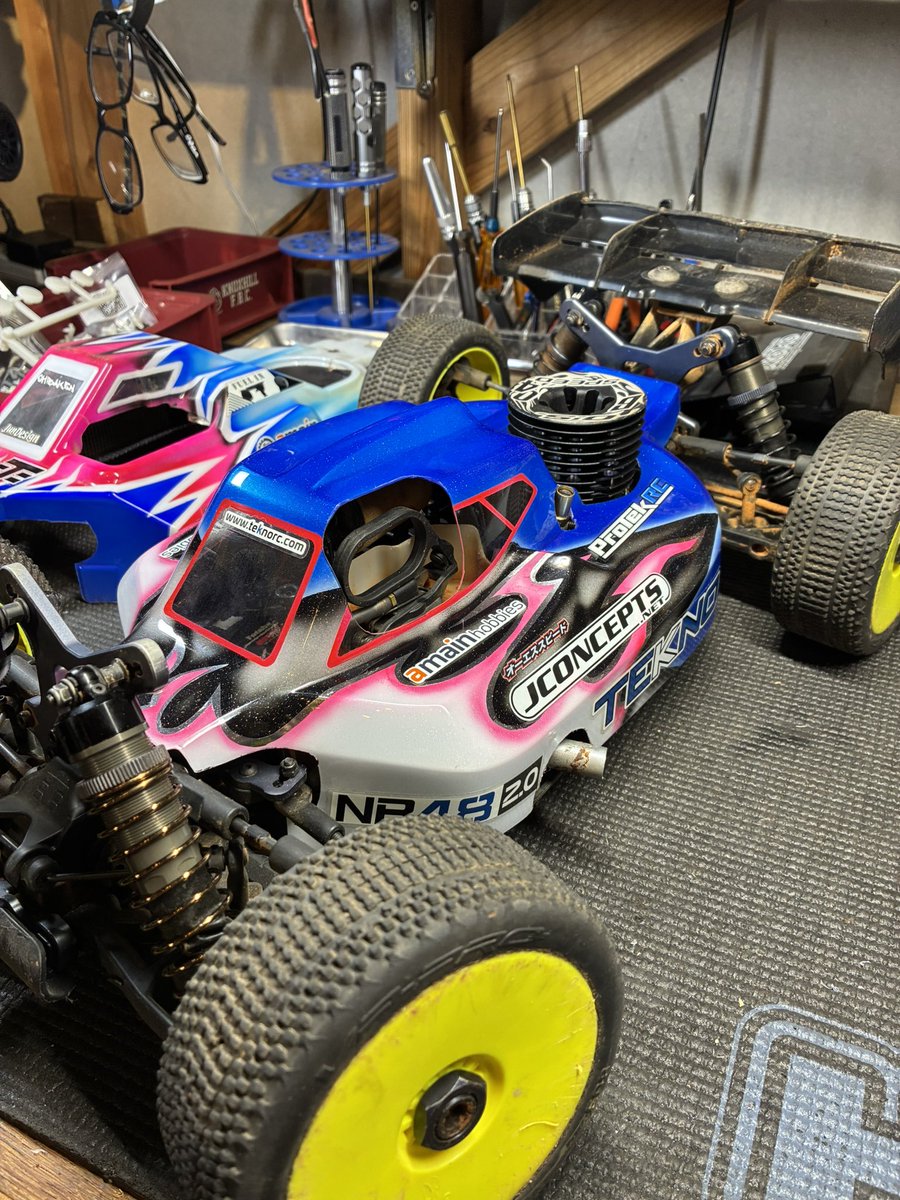 LX5OI3tw1POM0l1's tweet image. 今週末は、めちゃくちゃ久しぶりの1/8GPバギーイベント！

バギーホリックミーティング！

ボディもくたびれてたんで新調！

RyanMaifield風🤣

まずは2年ぶりの火入れから😅

#teknorc
#teknonb482.0
#MTG
#ホリックミーティング