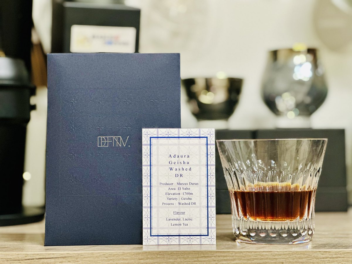 Definitive.さん
Panama Adaura Geisha Washed DR

P64Mizen7.0/グレイカノ/アバカ/パラゴン使用

飲み込んだあと鼻口いっぱいにラベンダー畑🪻🪻🪻すごい🪻
ラベンダー味のソフトクリーム🪻🍦

ダージリンっぽいマスカット味のある風味も🫖
冷めてくると甘いレモン🍋

こりゃ驚き美味しい👁️👁️✨