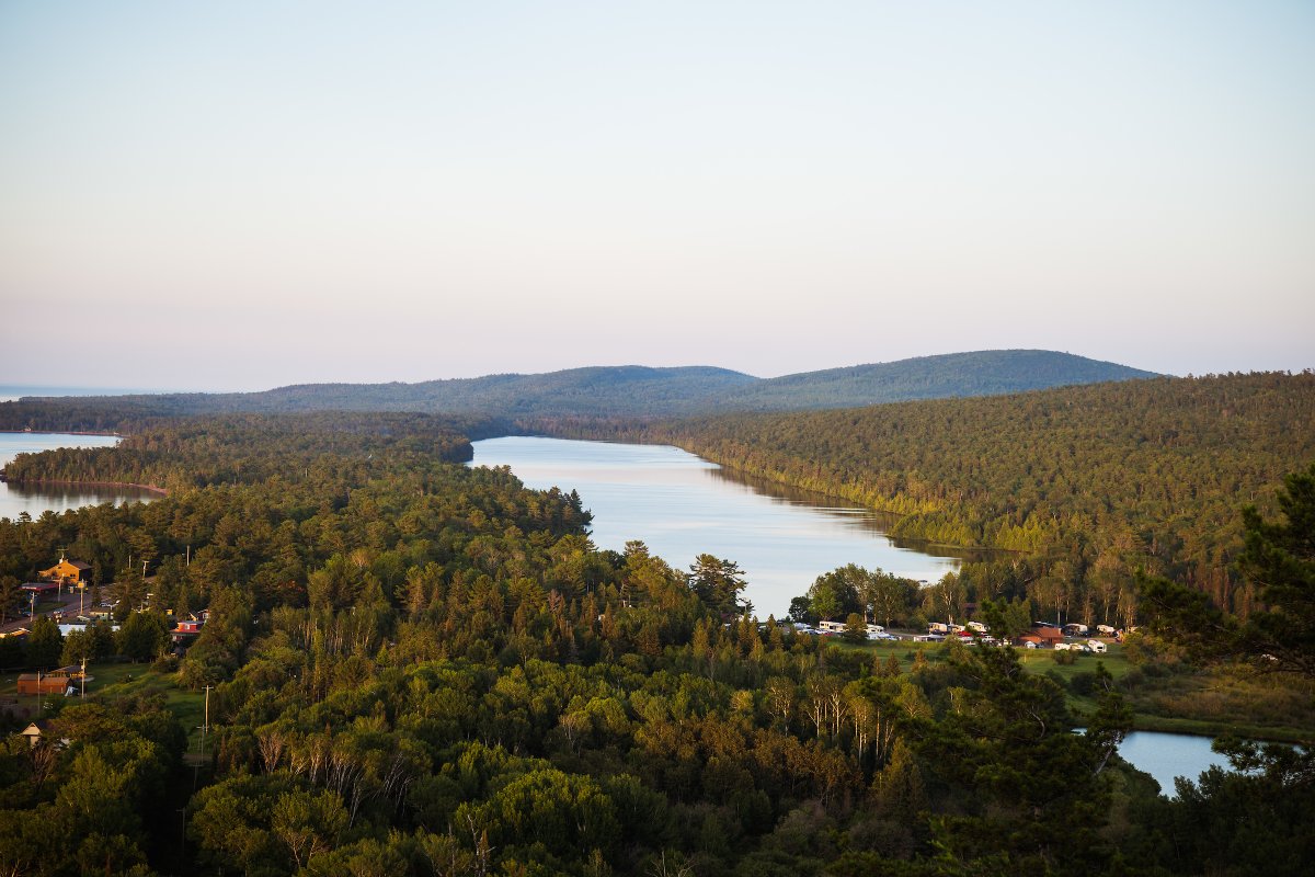 michigantech's tweet image. From the Keweenaw Peninsula, happy Earth Day! The rugged beauty of the U.P. continues to spark big ideas in our Huskies. 💡🌎