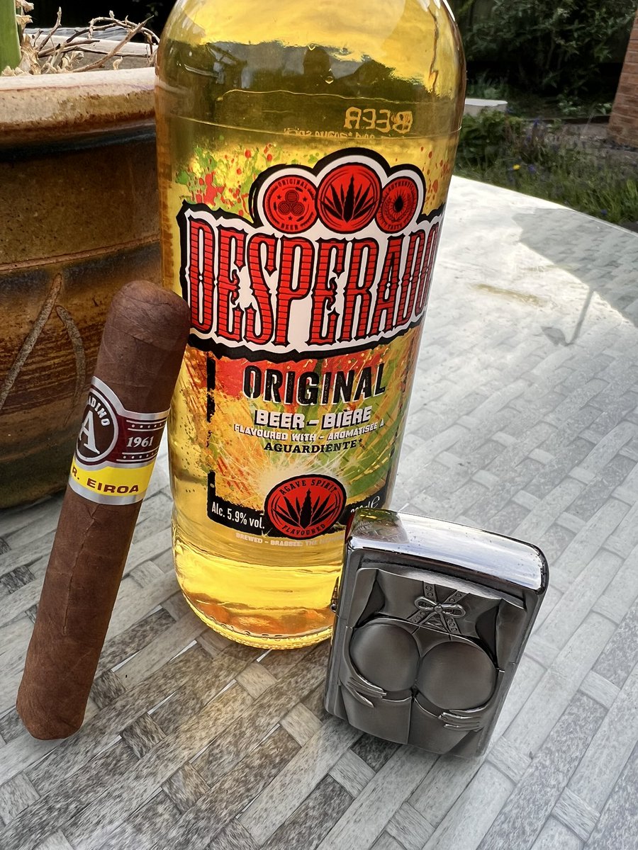 dynamite_jonny's tweet image. Fabulous bank holiday weekend topped off with an @aladinocigars Julio R. Eiroa. Lovely draw and a smooth creamy smoke. Lots of peppery flavour with a hint of cedar. Definitely recommend. A top 40 minutes spent with this one  #cigarnewbie#cigar #cigars #cigarsociety #cigarlover