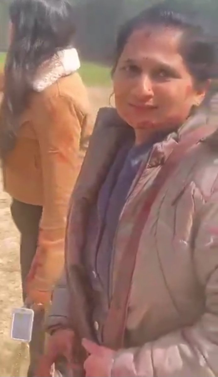 AskAnshul's tweet photo. Terrorists first asked the names of the tourists to confirm their identity, and then opened fire on them in Pahalgam, J&K.

So far, one tourist named Manjunath Rao, from Karnataka's Shivamogga, has been killed in the terror attack. He was shot dead by terrorists in front of his wife and son. Several other injured tourists are in critical condition. Pray for them.

This is not just an attack on J&K tourism, but also an attack on religious identity.