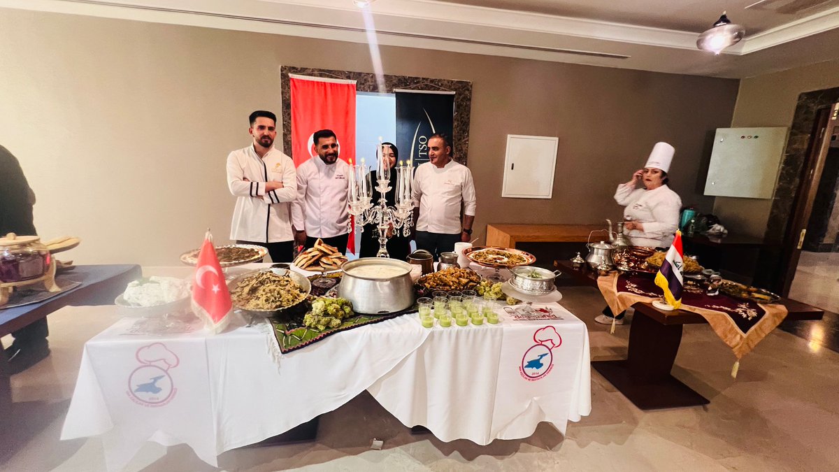 Van aşçılar ve pastacılar derneği ülkemizi temsil etmek için İran urmiye'de yapılan gastronomini tanıtım günlerine katılarak Van mutfağıni tanıtı yapılan yemeklerle ilgi odağı oldu <a href="/Nayifsuer/">Nayif SÜER</a> <a href="/vanticborsa/">Van Ticaret Borsası</a>