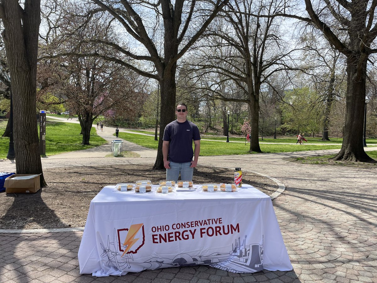 OhioLLCoalition's tweet image. Last week, our team spent the afternoon with @ACCatOSU at their annual earth day festival.
It was great to speak with students about renewable energy in Ohio.
@ConsEnergyNet