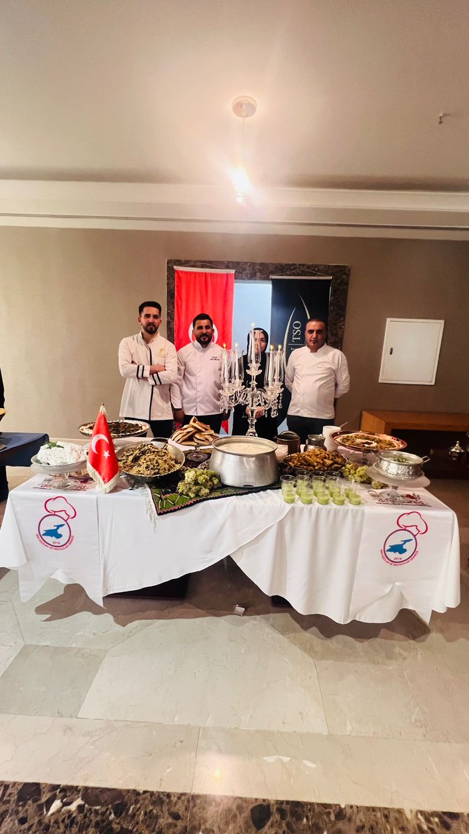 Van aşçılar ve pastacılar derneği ülkemizi temsil etmek için İran urmiye'de yapılan gastronomini tanıtım günlerine katılarak Van mutfağıni tanıtı yapılan yemeklerle ilgi odağı oldu <a href="/tcvanvaliligi/">T.C. Van Valiliği 🇹🇷</a> <a href="/vankulturizm/">Van İl Kültür ve Turizm Müdürlüğü</a> <a href="/valiozanbalci75/">Ozan Balcı</a>