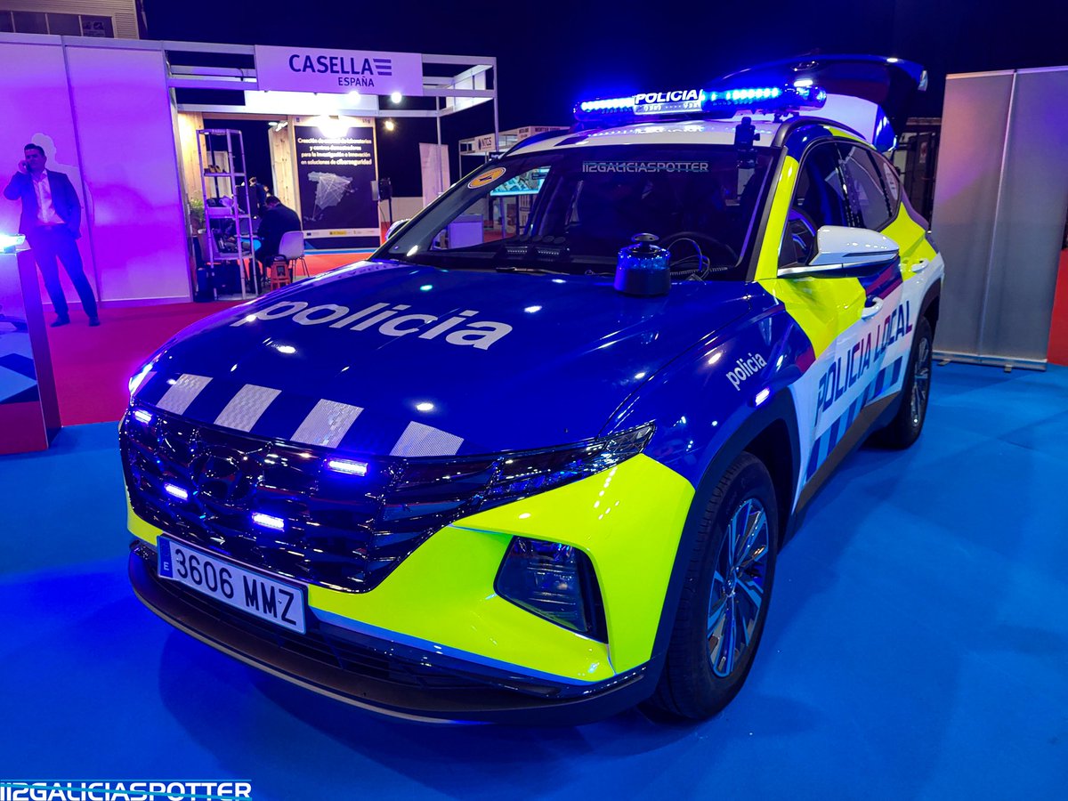 GaliciaSpotter's tweet photo. Hyundai Tucson prototipo para la Policía Local.
Expuesto en el stand de Ricarsat en la @feriaSEDEXPO 2025.
#hyundaitucson #hyundaiespaña #policialocal #prototipo #092policialocal #sedexpo #sedexpo25 #sedexpo2025 #silleda #newvehicle #isaearcus #ricarsat #hybridvehicles https://t.co/SBhdIPzaVB