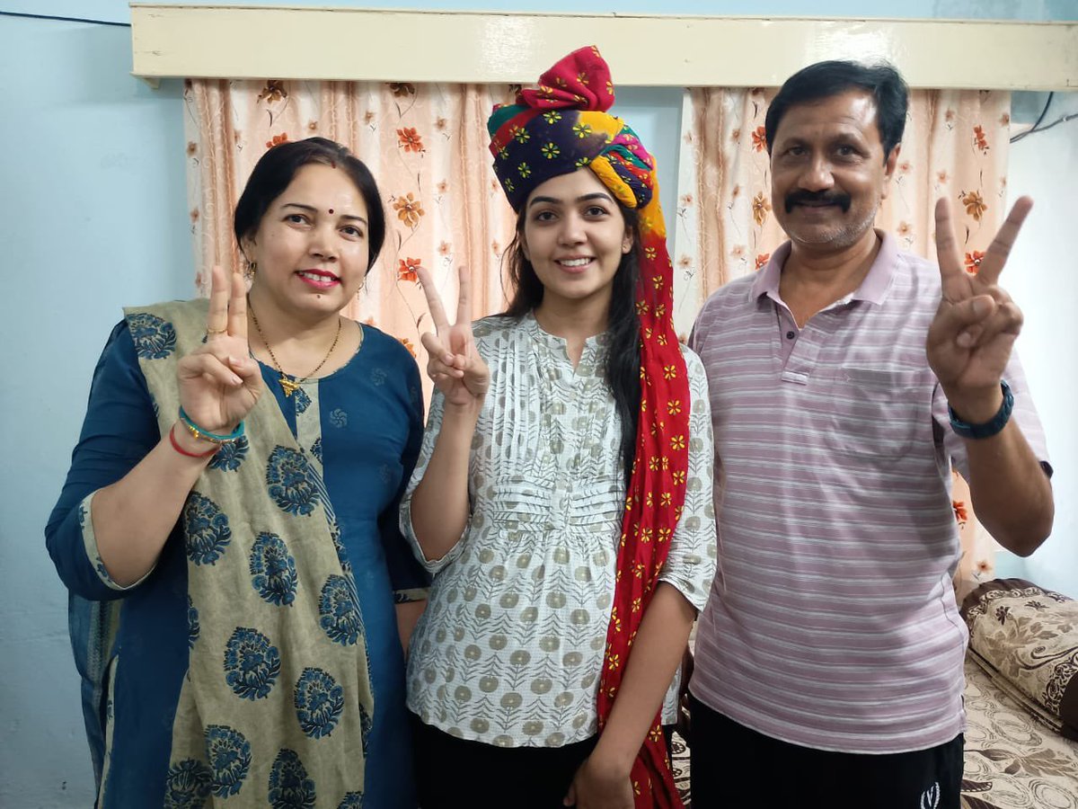 भतीजी टीना कल्याण ने 324 रैंक के साथ सिविल सेवा परीक्षा पास की है। 
इसका श्रेय बड़े भाई डॉ राजेंद्र कल्याण और भाभीजी श्रीमती तारा जी को जाता है जिनके तप, प्रेरणा और मेहनत से बड़ी बेटी दीपिका कृषि अधिकारी बनी और छोटी टीना प्रशासनिक अधिकारी ।

पुरे गाँव और परिवार को बहुत बहुत बधाई।