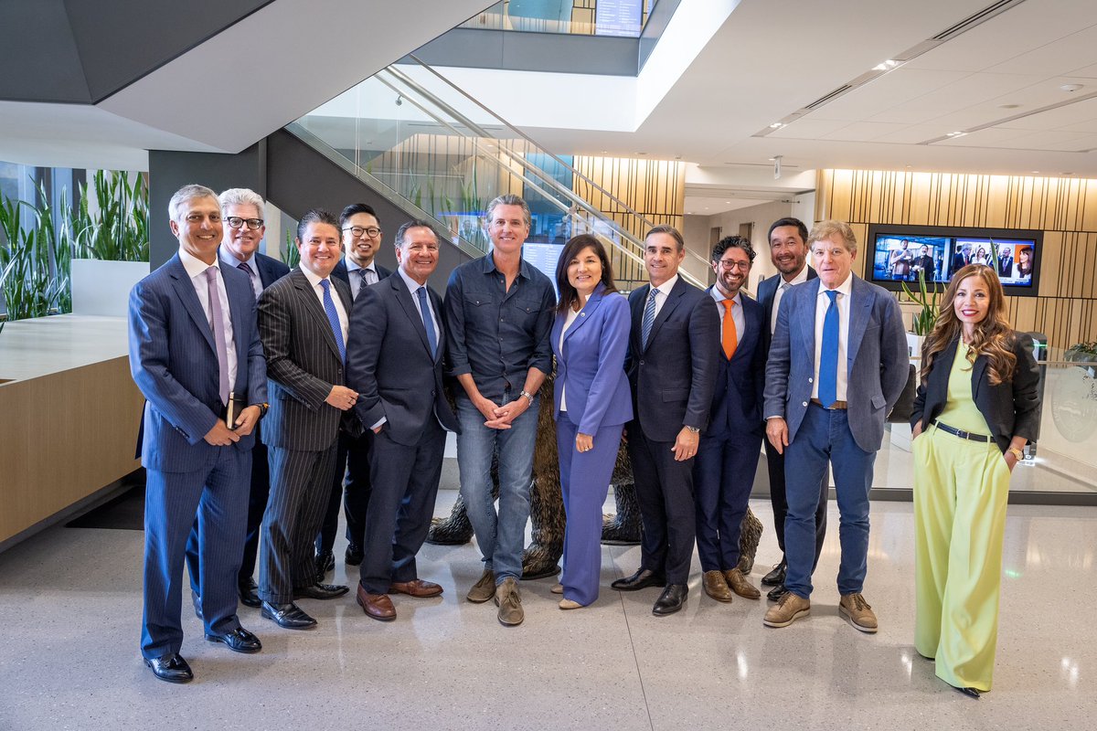 Productive meeting with <a href="/CAgovernor/">Governor Gavin Newsom</a>, discussing LA wildfire recovery and rebuilding, preparing for global events. Collaboration with state leaders is top of our agenda for #AccessSacramento delegation visit.