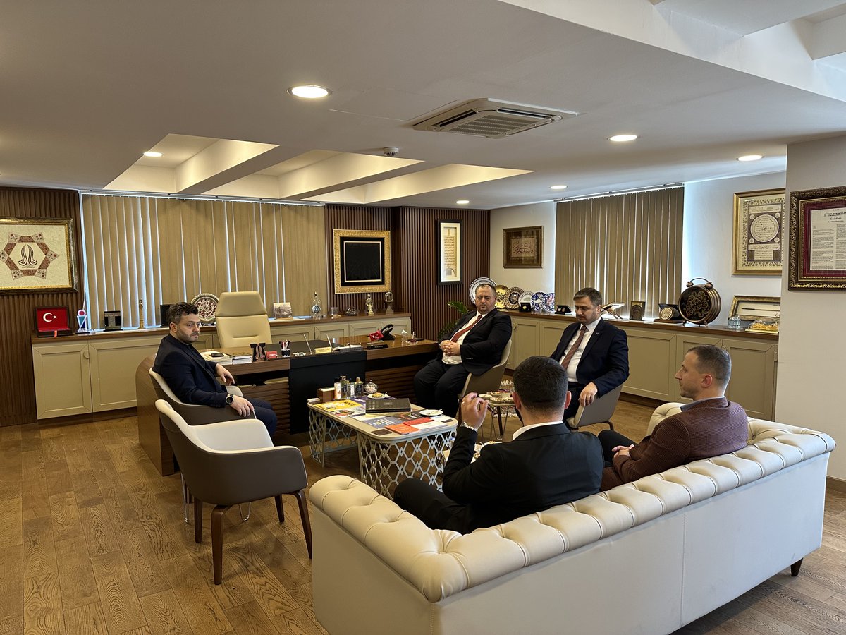 Arnavutluk Ardmeria Derneği Başkanı Prof. Dr. Sabaudin Jashari Beyefendi ve yönetim kurulu üyelerini misafir ettik.

Nazik ziyaretlerinden dolayı teşekkür eder, çalışmalarında kolaylıklar dileriz.