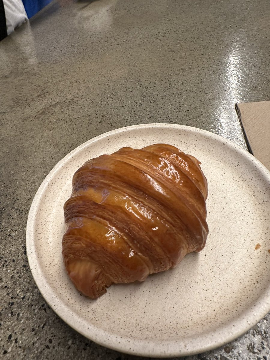 Oliveeviloooo's tweet photo. Melby got me acting different… like buying $8 croissants with no regrets https://t.co/euKevOpwTq