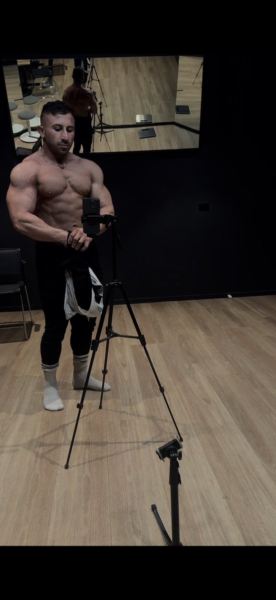 Adriansxclusive's tweet photo. Comment and I’ll tell you how to reveal what’s under neath 

#Bpdybuilder #Muscle #Onlyfans https://t.co/25yrpN4kUX