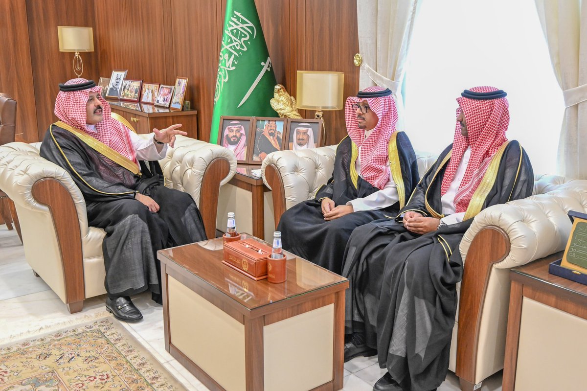 Saudi_Cycling's tweet photo. سمو أمير منطقة حائل يستقبل رئيس الاتحاد السعودي للدراجات عبدالعزيز الشهراني والرئيس التنفيذي لهيئة تطوير حائل عمر العبدالجبار، إذ بارك سموه توقيع الاتفاقية الموقعة بين هيئة تطوير المنطقة واتحاد الدراجات ، ومستهدفات الاتفاقية في استضافة سباق تيتان الصحراوي ودعم رياضة الدراجات بأنواعها ✨