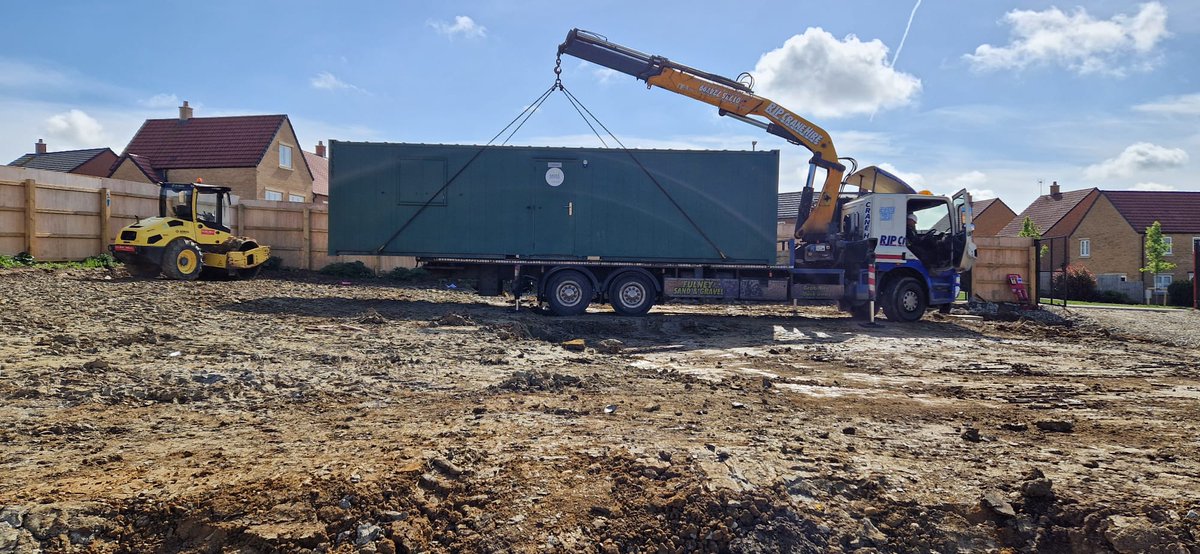 ShireToilet's tweet image. First half of a 5 cabin site set up delivered into Raunds this morning 👇🏻

Complete with a specially made landing to connect the top cabins 👌

Remember don't just hire it, SHIRE IT!

#welfare #cabin #sitesetup #construction #canteen #office #dryingroom #meetingroom #onthejob