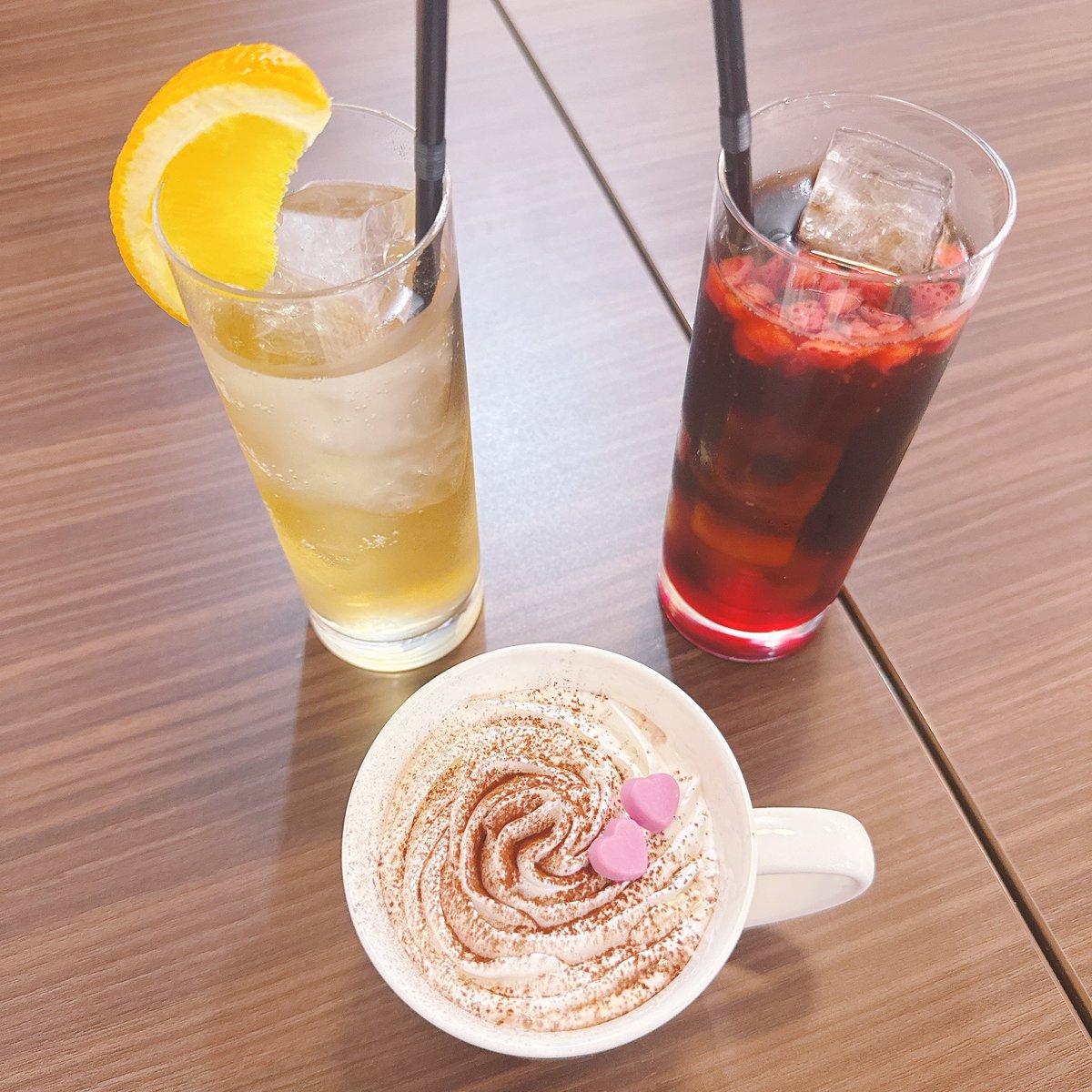 _aaimnm's tweet photo. 今日は夢100コラボカフェに行ってきました🥳

推しがいなくても毎回カフェには行くようにしていたけどまさかプリトヴェン王子とシャロン王子がいっしょのカフェに行ける日がくるとは…幸せを噛み締めてきたよ☺️ https://t.co/ARxGT0ilj7