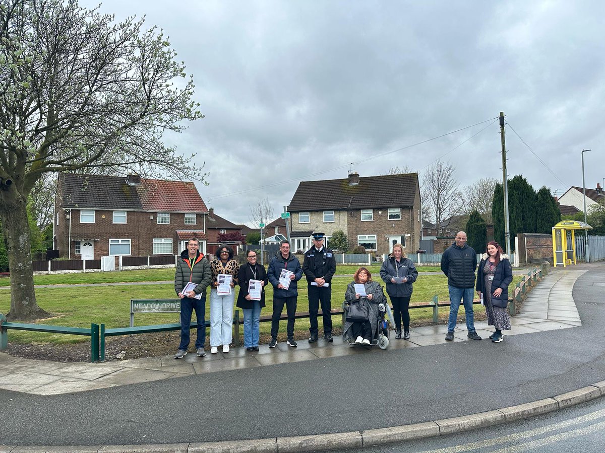 Knowsley Community Safety Partnership (@saferknowsley) on Twitter photo Our crime and communities team took part in a community walkabout in the Manor Farm Road area of Huyton last week. They were joined by local councillors, <a href="/MerPolKnowsley/">MerPol Knowsley</a> <a href="/LivvHousing/">Livv Housing Group</a> and <a href="/MerseysidePCC/">Merseyside's Police Commissioner Emily Spurrell</a> Our crime and communities team took part in a community walkabout in the Manor Farm Road area of Huyton last week. They were joined by local councillors, <a href="/MerPolKnowsley/">MerPol Knowsley</a> <a href="/LivvHousing/">Livv Housing Group</a> and <a href="/MerseysidePCC/">Merseyside's Police Commissioner Emily Spurrell</a>