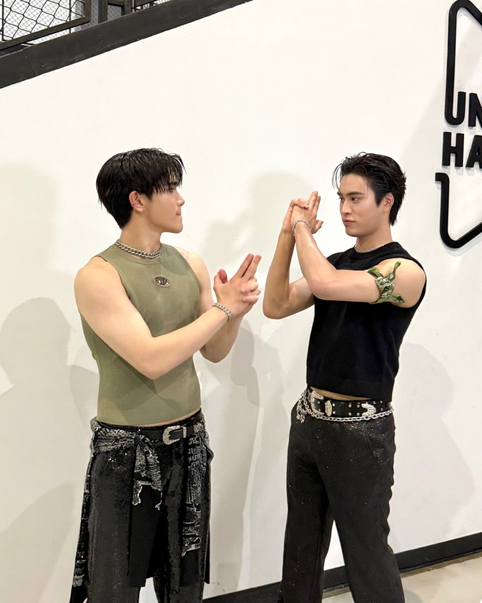 ❤️ x 2

#GrabFoodxTheHottestโชว์
#GeminiFourth #Gemini_NT #Fourthnattatwat