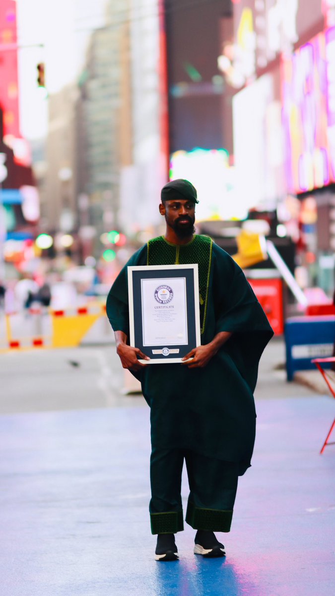 fm_sleek's tweet photo. Congratulations to @Tunde_OD for gaining the Guinness World Record for the longest chess marathon for 64 hours ♟️♟️🇳🇬🇳🇬
#guinessworldrecord
#chess
#sleekfm
#sleek1019fm https://t.co/HXHxcOQp9G