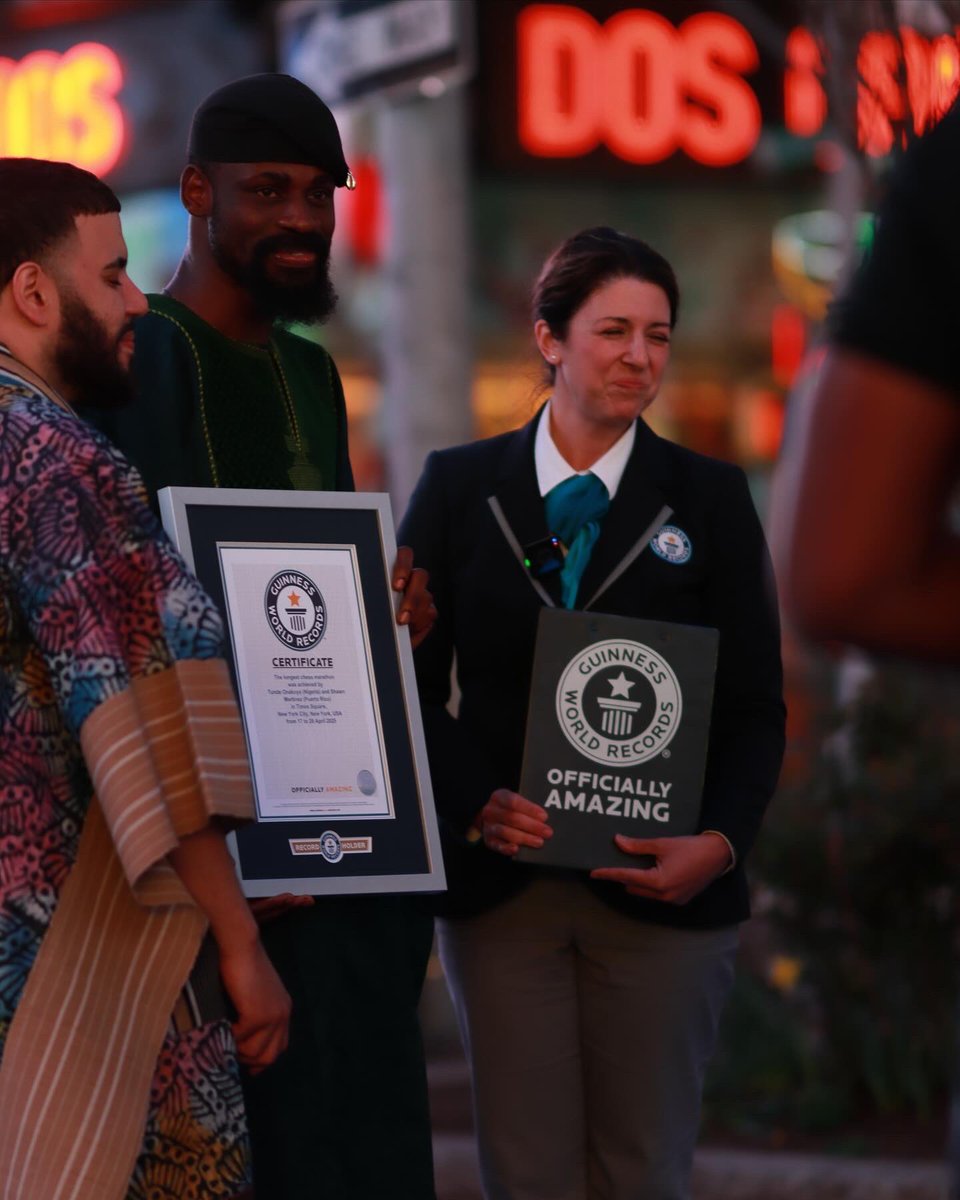 fm_sleek's tweet photo. Congratulations to @Tunde_OD for gaining the Guinness World Record for the longest chess marathon for 64 hours ♟️♟️🇳🇬🇳🇬
#guinessworldrecord
#chess
#sleekfm
#sleek1019fm https://t.co/HXHxcOQp9G