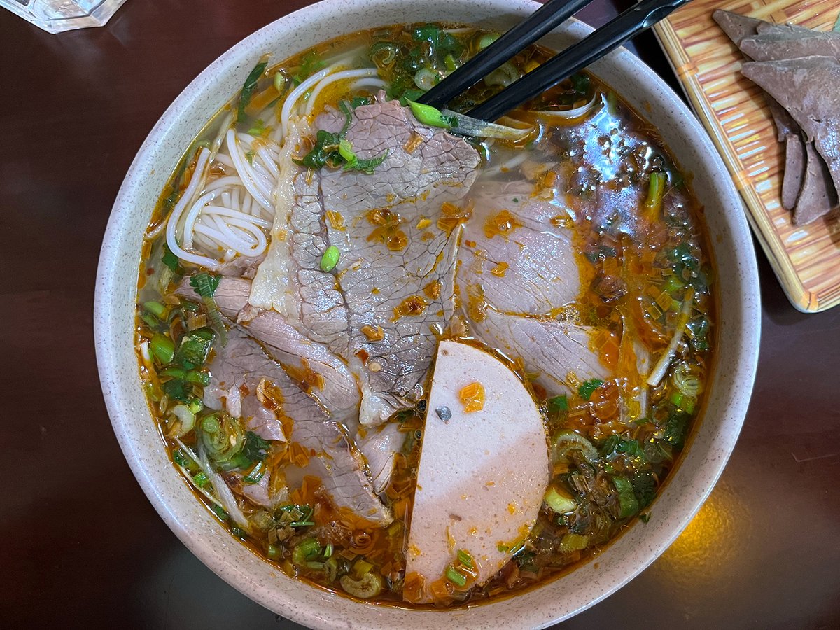 pickyglutton's tweet photo. Pho Thuy Tay is the perfect place to start stepping out of your Vietnamese food comfort zone. If only because it serves offal, steamed or stir-fried: https://t.co/Q0XnYIvnql https://t.co/U4c96m1y7j