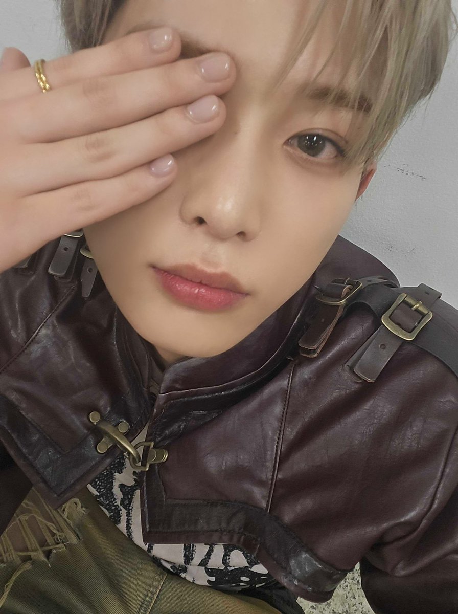 andTEAM_members's tweet photo. Let's Go!! Go in Blind~~~🐺✨

#andTEAM #HARUA https://t.co/ir72BJvwAR