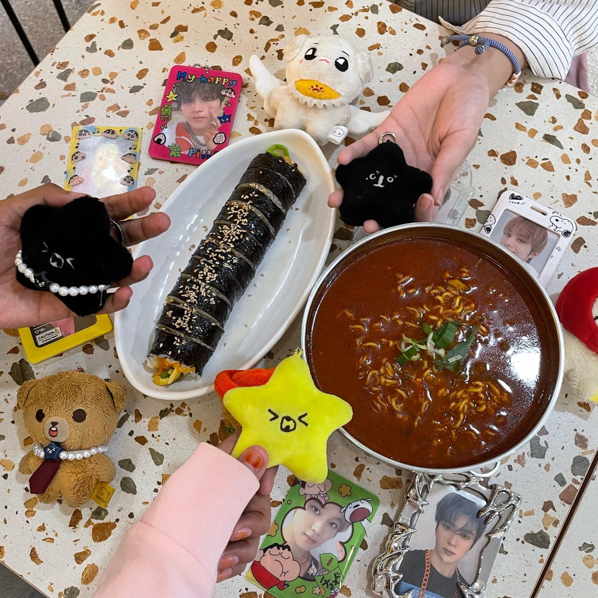 chikeufried's tweet image. quick catch up sesh after momentum (wkwkwk) @haelentine @haelioos :D 🫶🏻💭