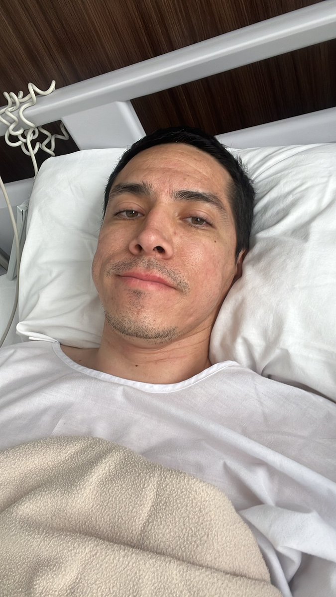 VictorFerz's tweet photo. Han sido, sin duda, los días más largos de mi vida. Y mi rodilla es lo de menos https://t.co/V79TKDYwxV