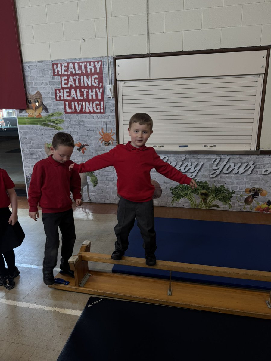 We tried out some circus acts 🎪🤹‍♀️ <a href="/BoothferryPS/">Boothferry Primary #weareBoothferry</a>